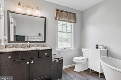 21 Strayer Dr, Carlisle PA  17013-4403 exterior