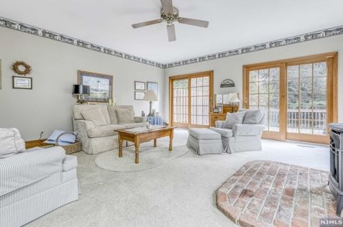 8 Winters St, Oakland NJ  07436-2623 exterior