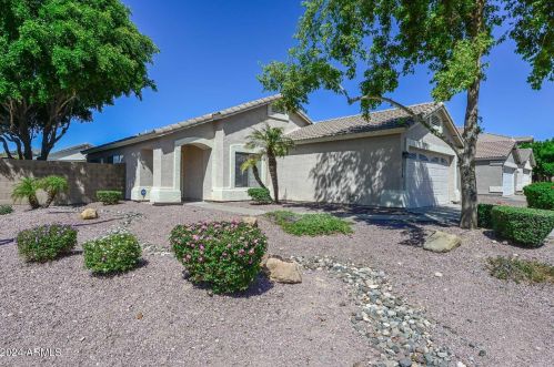 6620 Whispering Wind Dr, Glendale AZ  85310-3465 exterior