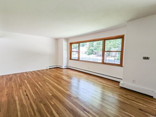 17 Torwood Ct, Huntington Station NY  11746-3811 exterior