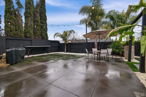 403 Temple Dr, Vacaville CA  95687-5146 exterior