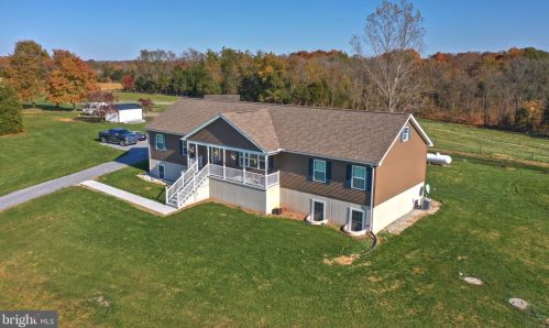 55 Two Taverns Rd, Littlestown, PA 17340-9674