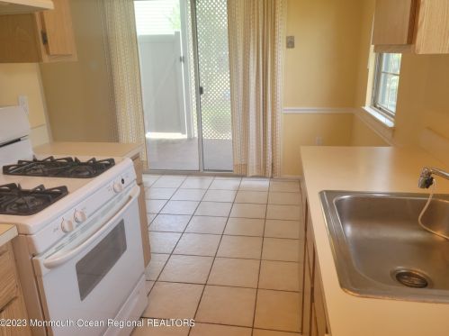 21 Linton Close, East Freehold NJ 07728-3816 exterior