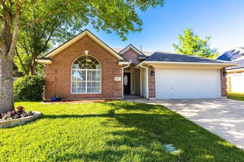 9037 San Joaquin Trl, Fort Worth, TX 76118-7529