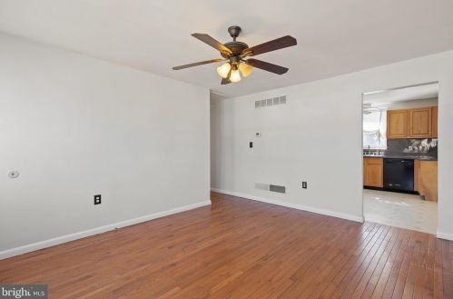 208 Dumont Rd, Wilmington, DE 19804-1002