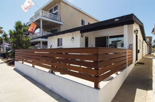 915 Balboa Ave, Newport Beach, CA 92661-1105