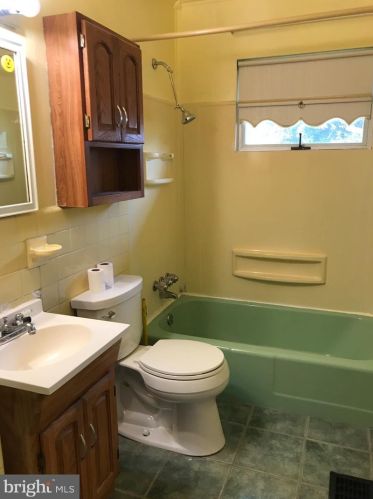 310 Maple Ave, Southampton PA  18966-3236 exterior