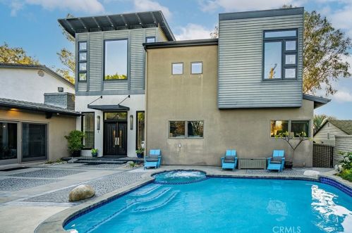 4537 Country Club Ln, Long Beach, CA 90807-1432