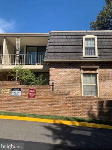 3117 Patrick Henry Dr, Falls Church, VA 22044-2316