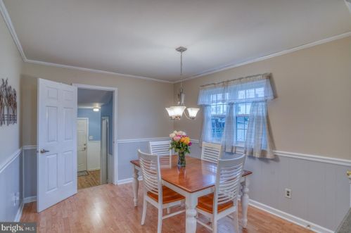 42 Saratoga Dr, New Castle DE  19720-4232 exterior