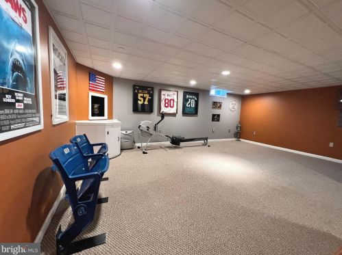 324 Glenn Rose Cir, Norristown PA 19406-1783 exterior