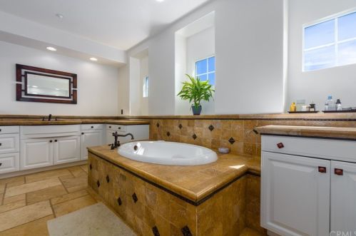 2523 Skytop Ct, Orange CA  92867-6492 exterior