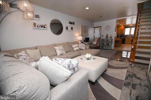 2613 Iseminger St, Philadelphia, PA 19148-4319