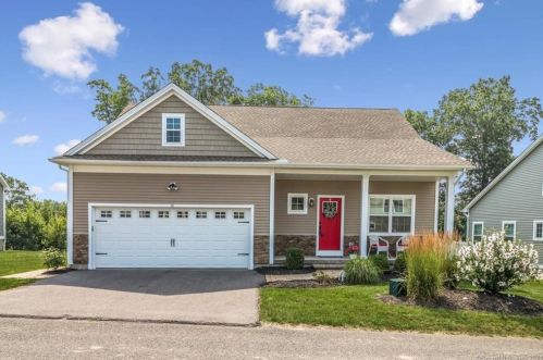 26 Constitution Dr, Waterbury, CT 06716-2684