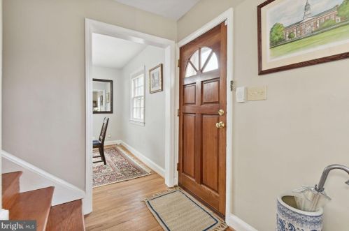 6102 Brook Dr, Falls Church, VA 22044-2604