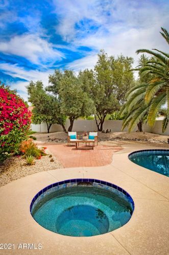 5301 Paradise Dr, Scottsdale AZ 85260-5433 exterior