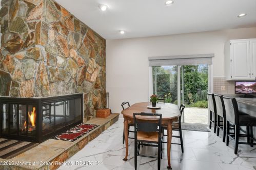 515 Seven Bridges Rd, Little Silver NJ  07739-1742 exterior