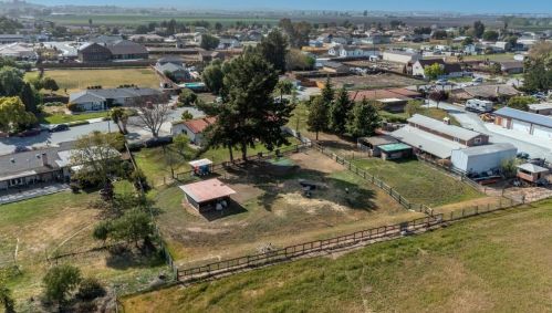 105 Daffodil Dr, Hollister CA  95023-3103 exterior