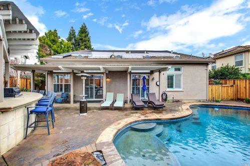 585 Topeka Ln, Vacaville CA 95687-4353 exterior