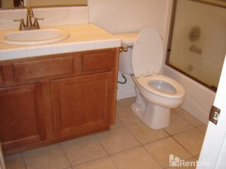 2794 Almond Ave, Tivy Valley CA  93657-8753 exterior