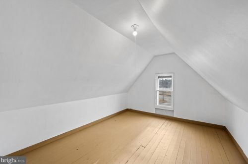 460 Crown Point Rd, West Deptford NJ  08086-2124 exterior