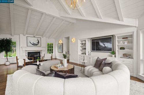 17 Normandy Ln, Orinda, CA 94563-1316