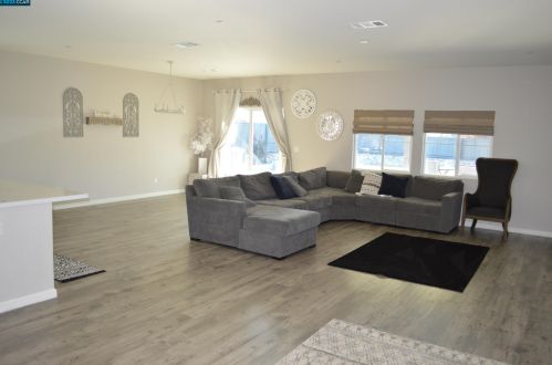1205 Camelia Dr, Liberty Farms CA  95620-0037 exterior