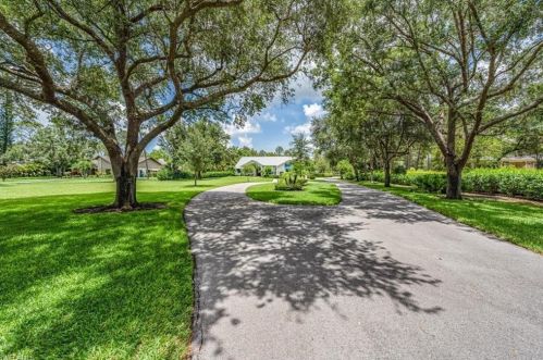 6581 Sandalwood Ln, Naples, FL 34109-0505