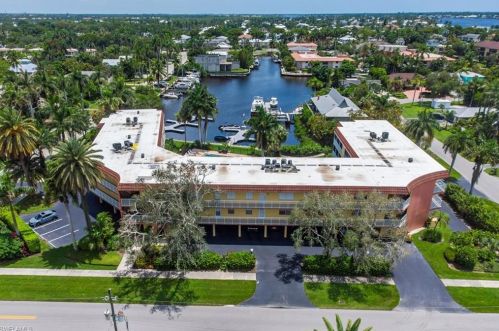 1666 Osprey Ave, Naples FL  34102-3487 exterior