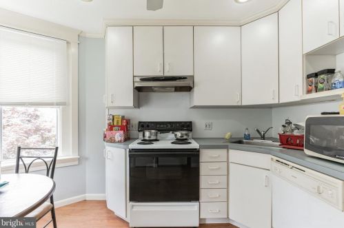 325 Brighton Ter, Holmes PA  19043-1010 exterior