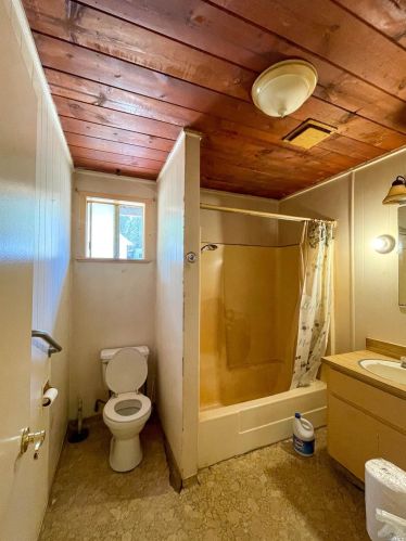 22619 Eastside Rd, Willits CA  95490-9780 exterior