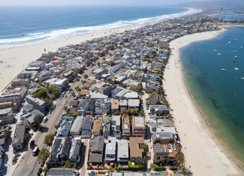 824 Anacapa Ct, San Diego CA  92109-8203 exterior