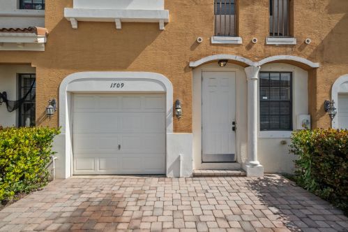 1709 Umbria St, Fort Pierce FL  34953-4667 exterior