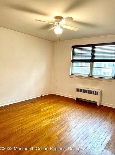 25 Mnr Dr, Tinton Falls NJ 07701-2460 exterior