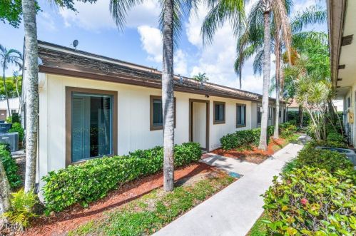 11907 Sturbridge Ln, West Palm Beach, FL 33414-5715