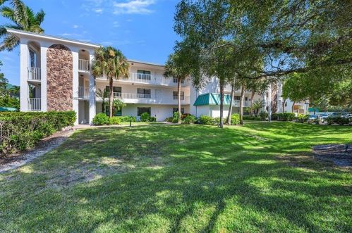 825 Ketch Dr, Naples, FL 34103-4116