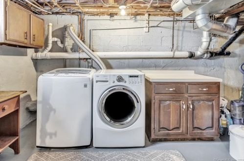 136 Vlg Rd, Huntington CT 06484-1778 exterior