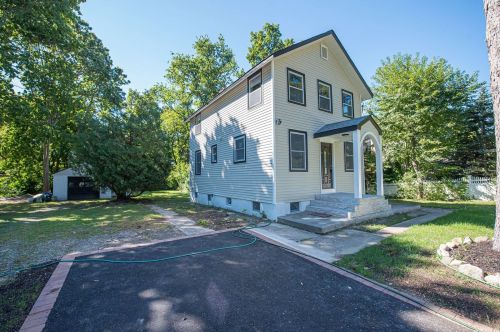 46 Luyster St, Huntington Station, NY 11746-4422