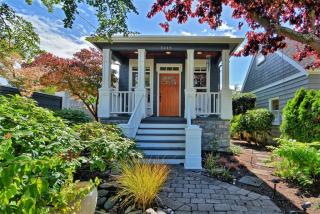 3245 60th St, Seattle, WA 98107-2610