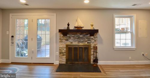 7212 Gentian Ct, Springfield VA  22152-3845 exterior