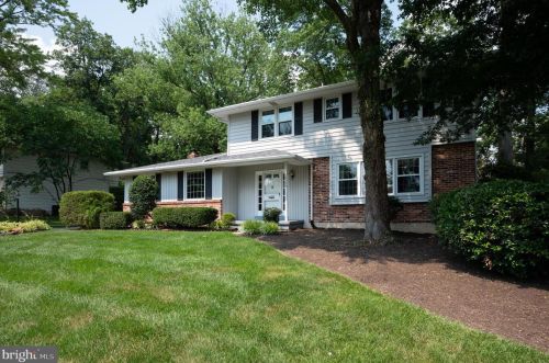 2648 Majestic Dr, Wilmington, DE 19810-2446