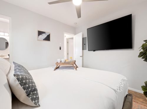 824 Anacapa Ct, San Diego CA  92109-8203 exterior