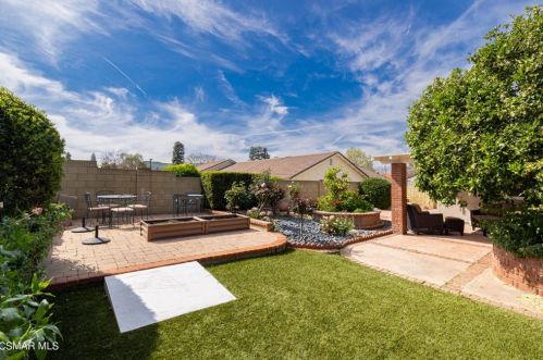 676 Weaver St, Simi Valley CA  93065-4315 exterior