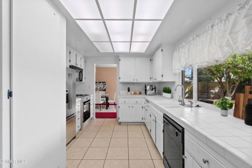 2396 Elmdale Ave, Simi Valley CA 93065-2509 exterior