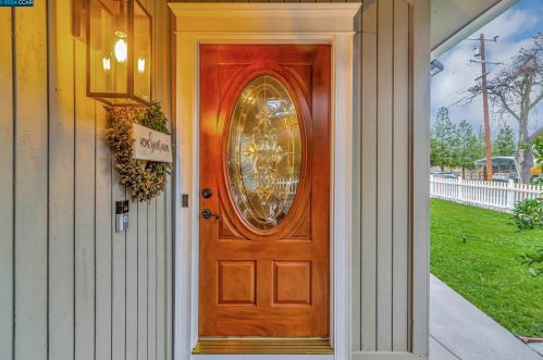 241 Oak Park Ln, Concord, CA 94523-4603