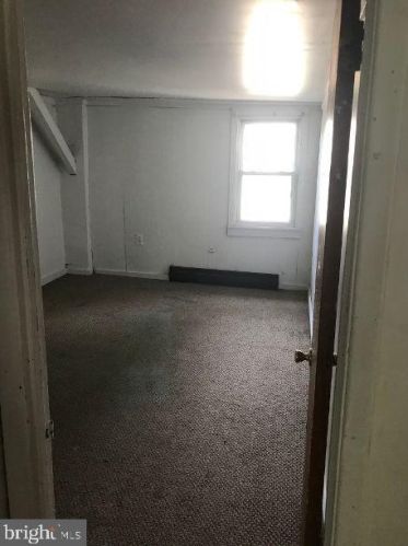 1086 Kings Hwy, Pilesgrove NJ 08098-2520 exterior