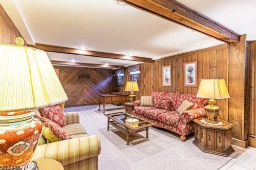 262 Overmount Ave, West Paterson NJ  07424-3284 exterior