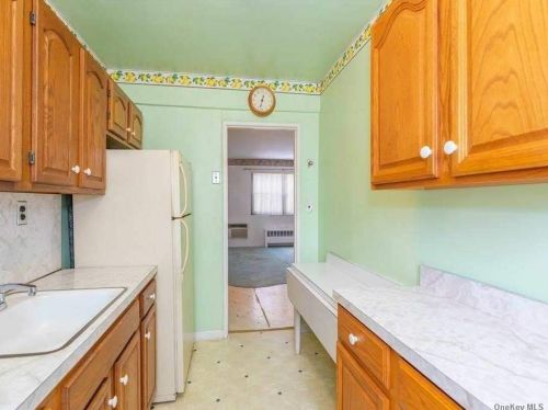 90-46 153rd Ave, Jamaica, NY 11414-1746