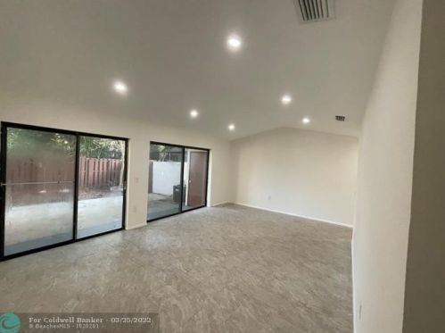 9667 15 Ct, Hollywood FL 33024-4429 exterior