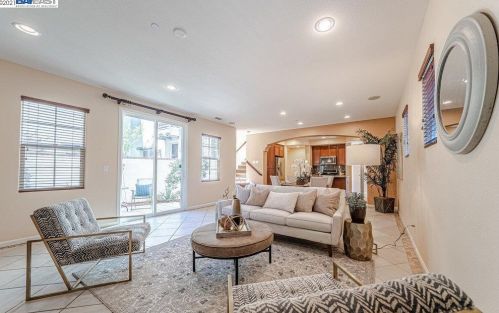 7478 Stoneleaf Rd, San Ramon CA  94582-5724 exterior